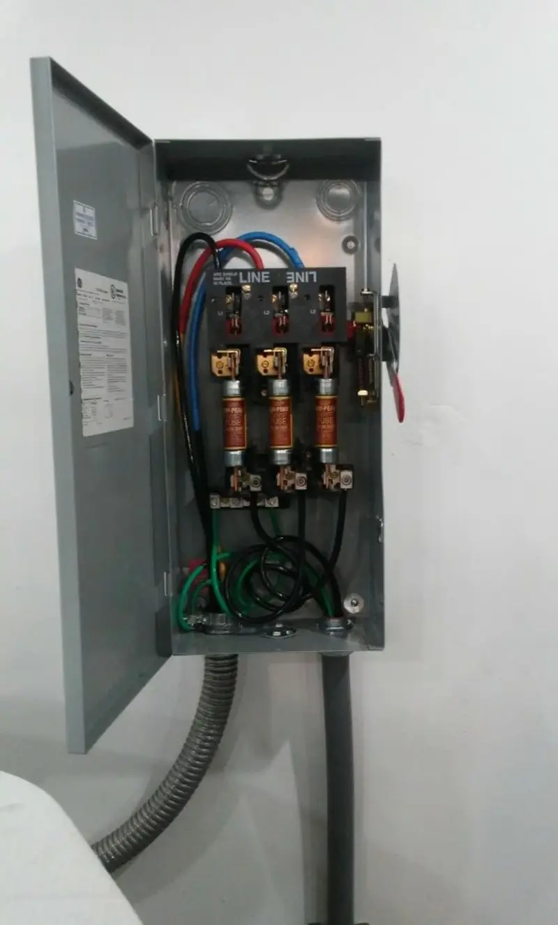 Three-phase disconnect switch installed for Smoke Detector Installation in Shelbyville